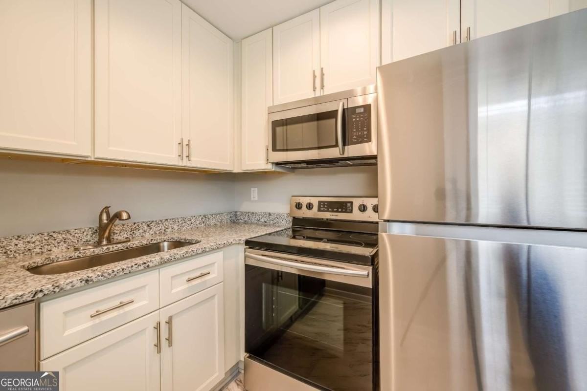 880 Saint Charles Ave Ne #5 - Photo 4 of 17