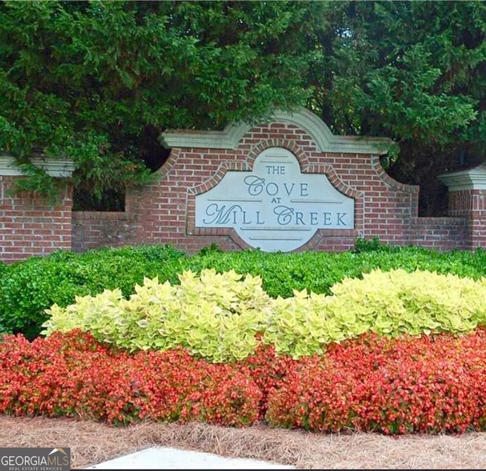 3266 Mill Springs Cir - Photo 2 of 17