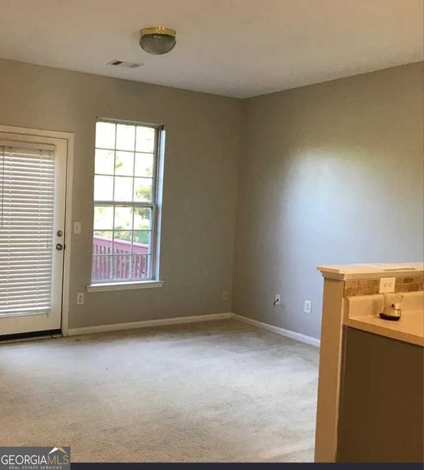 3266 Mill Springs Cir - Photo 5 of 17