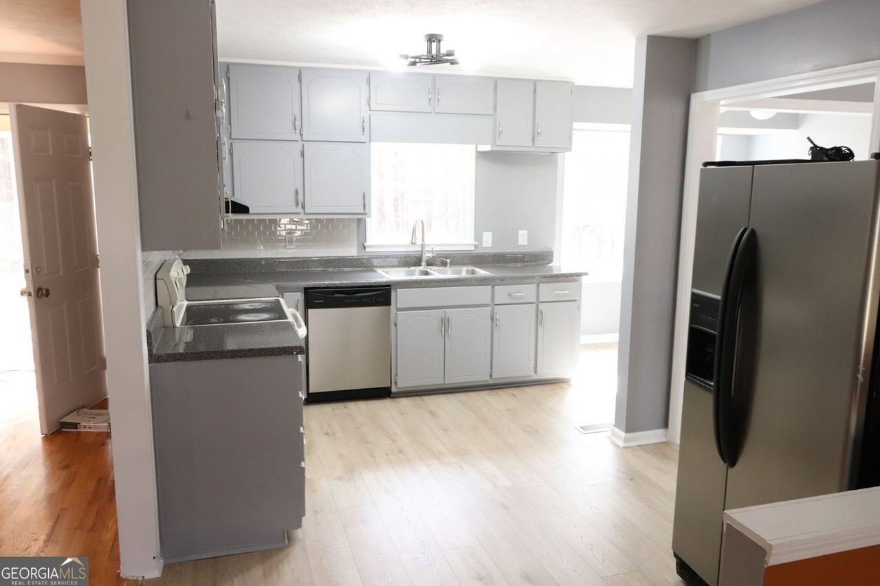 150 Bunny Ln - Photo 3 of 10