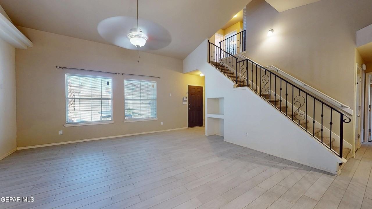 7716 Maple Landing Ct - Photo 4 of 39