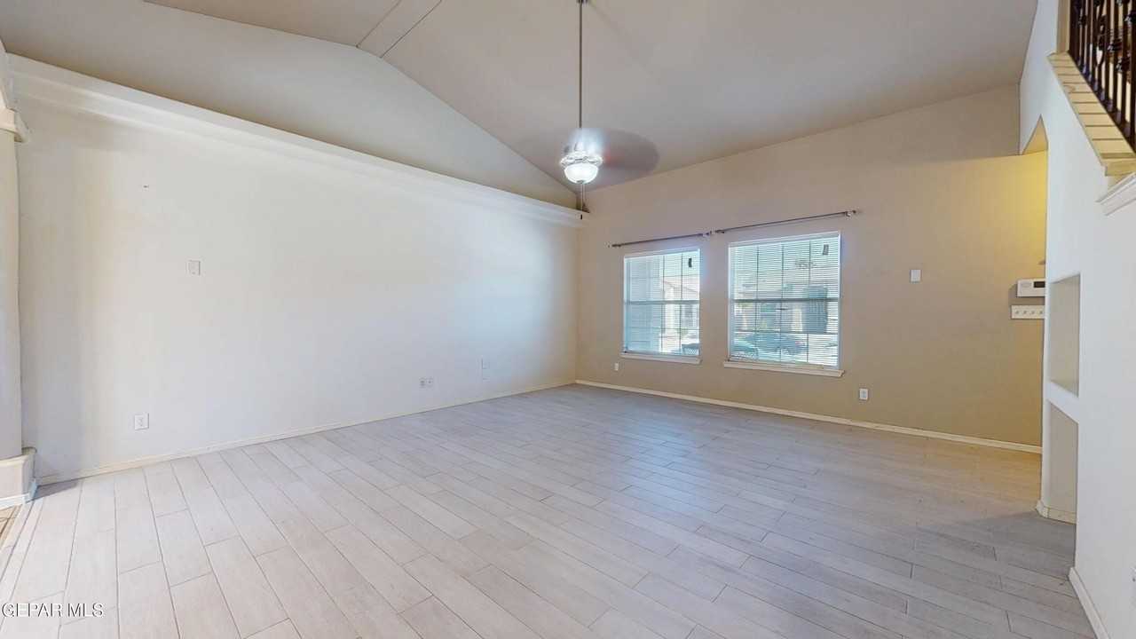 7716 Maple Landing Ct - Photo 5 of 39