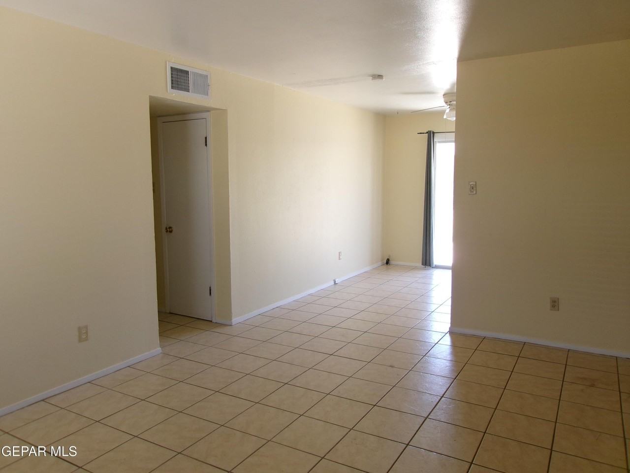 10037 Oakwood Dr - Photo 4 of 14