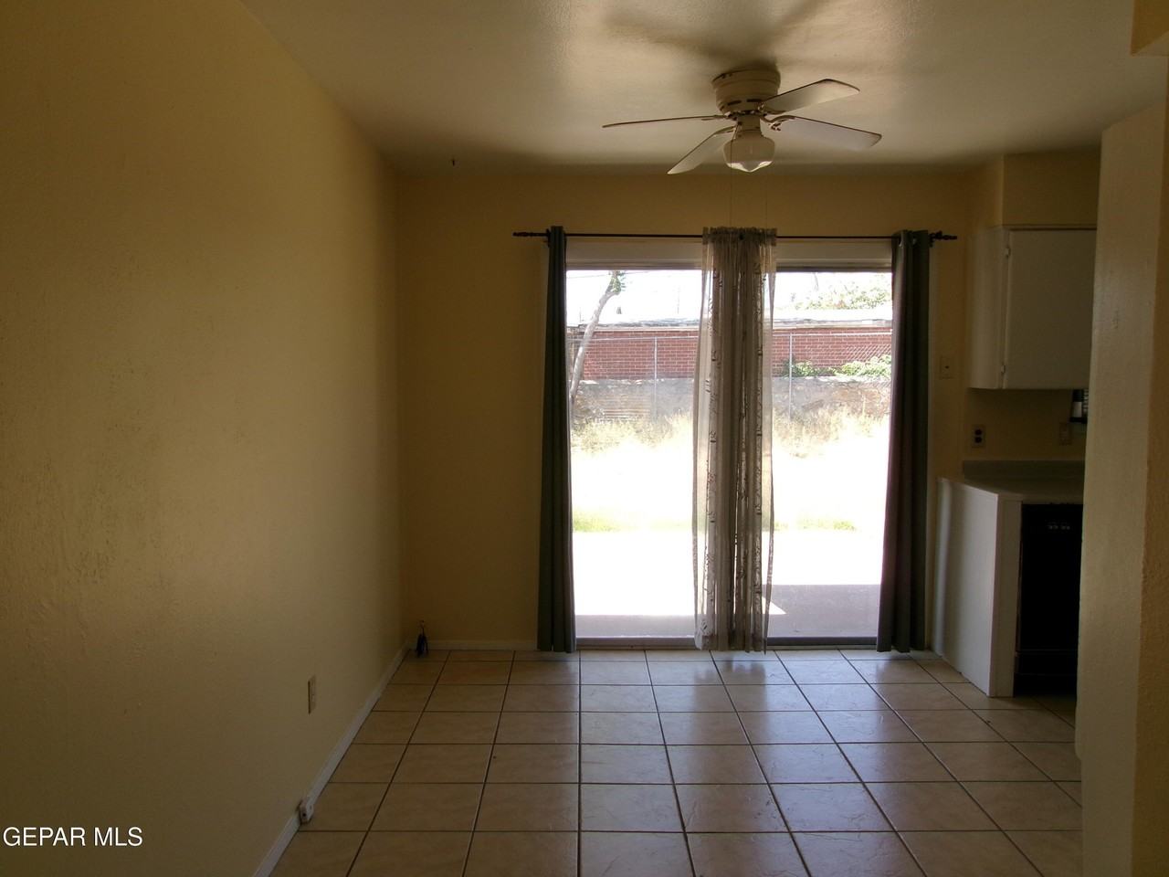 10037 Oakwood Dr - Photo 5 of 14