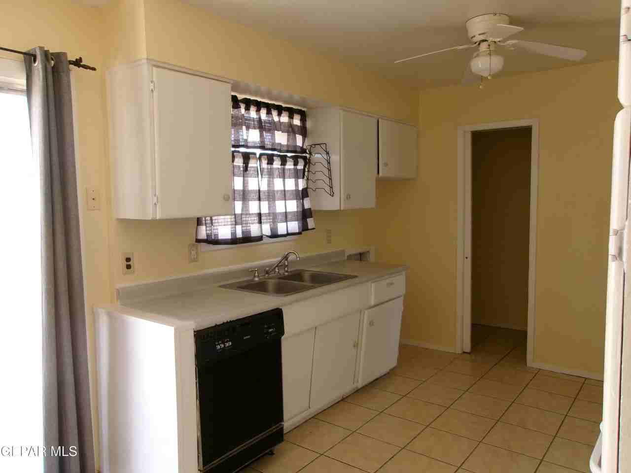 10037 Oakwood Dr - Photo 7 of 14