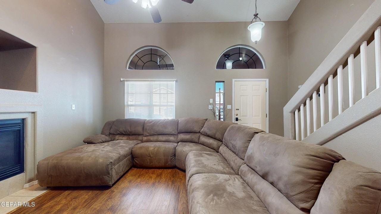 10803 Elise St - Photo 5 of 42