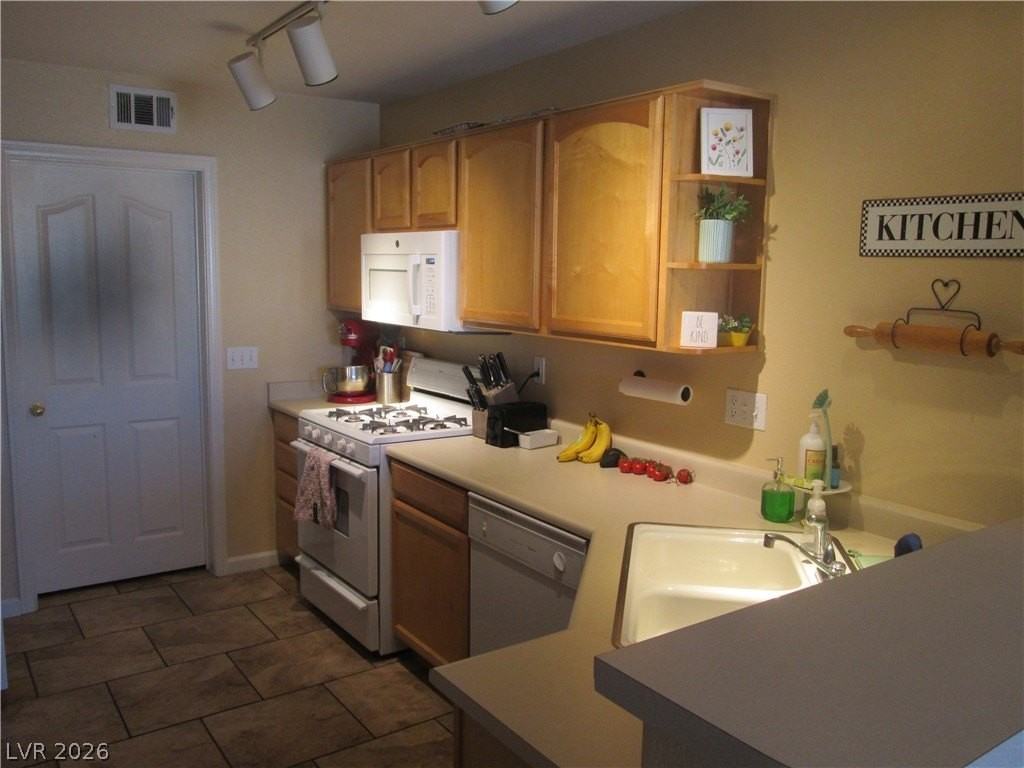 221 Luninborg St - Photo 5 of 9