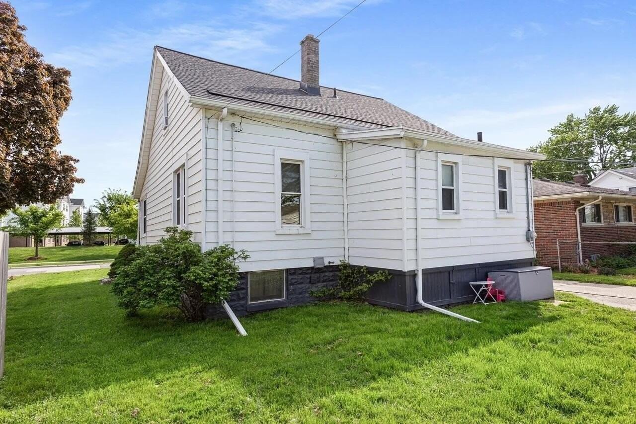 22713 Lanse St - Photo 2 of 19