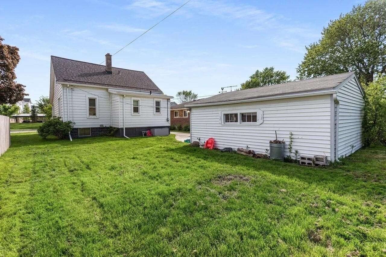 22713 Lanse St - Photo 4 of 19