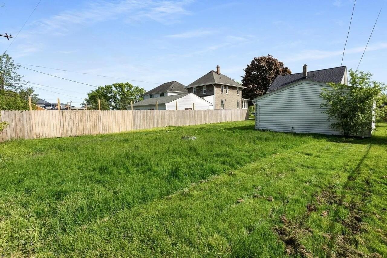 22713 Lanse St - Photo 6 of 19