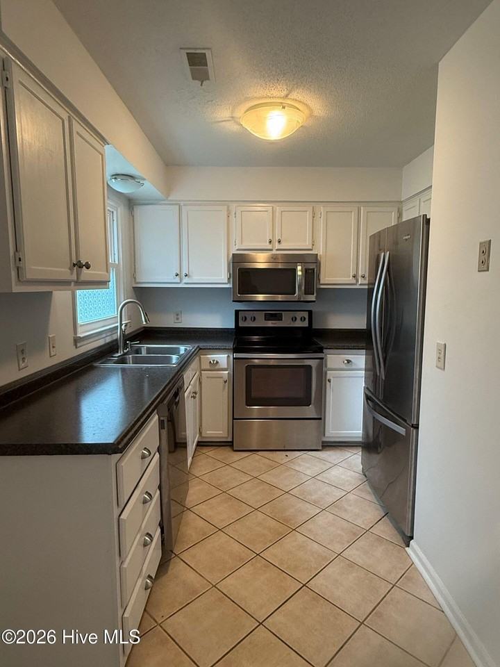 307 Bracken Pl - Photo 2 of 10