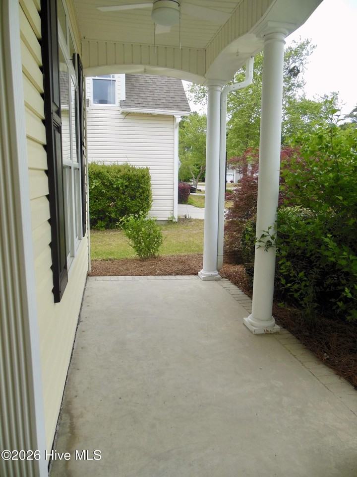 502 Azalea Dr - Photo 3 of 27