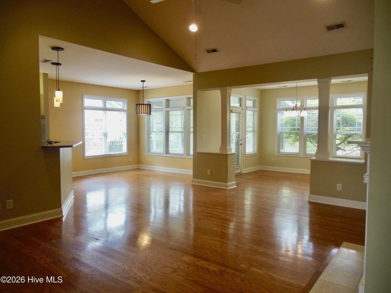 502 Azalea Dr - Photo 4 of 27