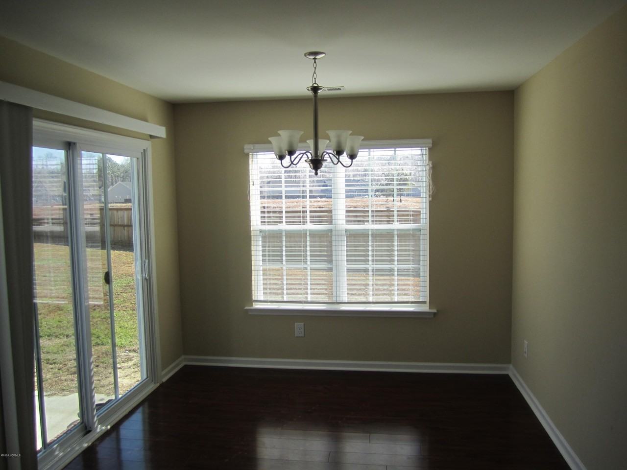 308 Lynden Ln - Photo 4 of 21