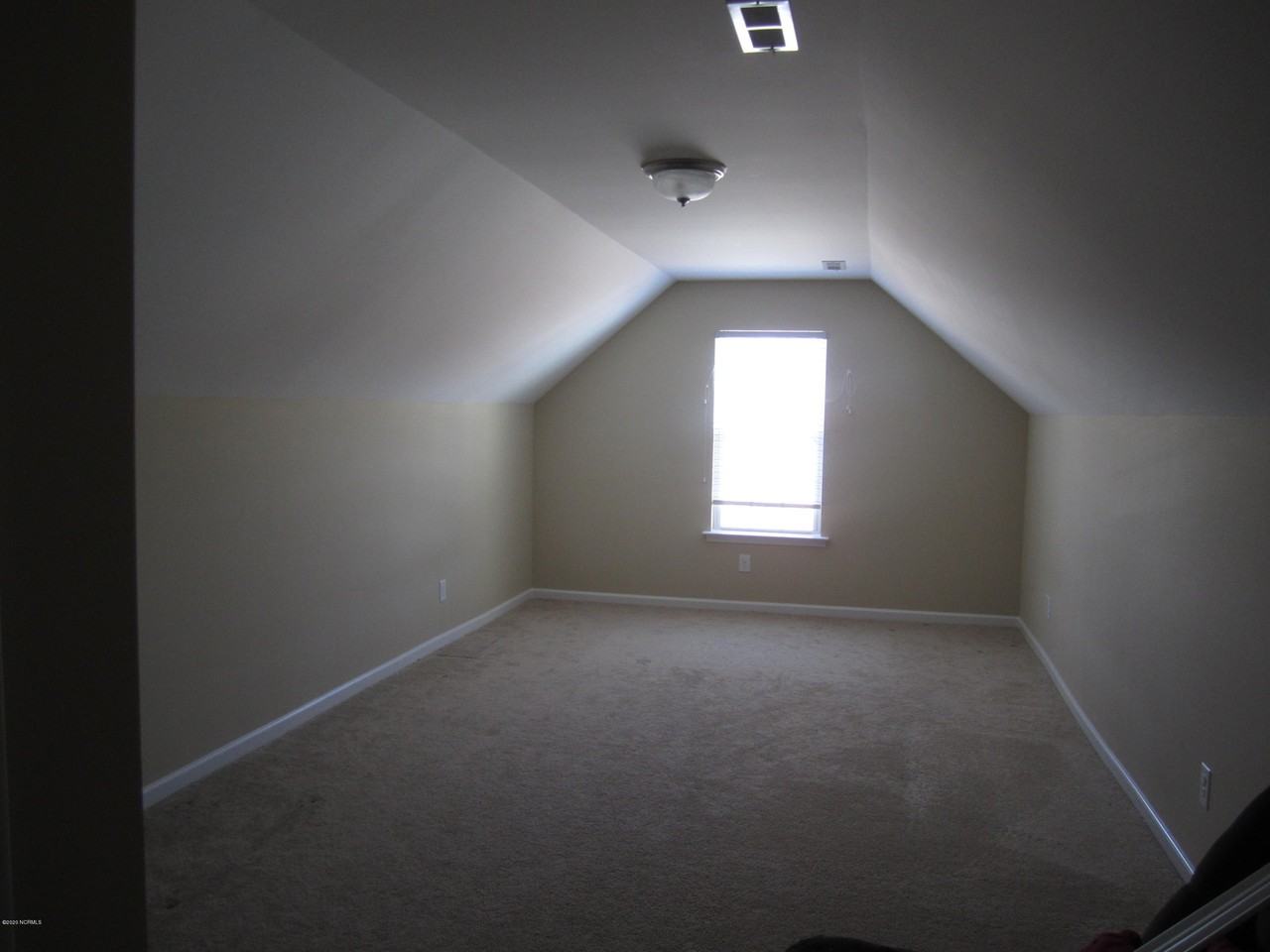 308 Lynden Ln - Photo 7 of 21