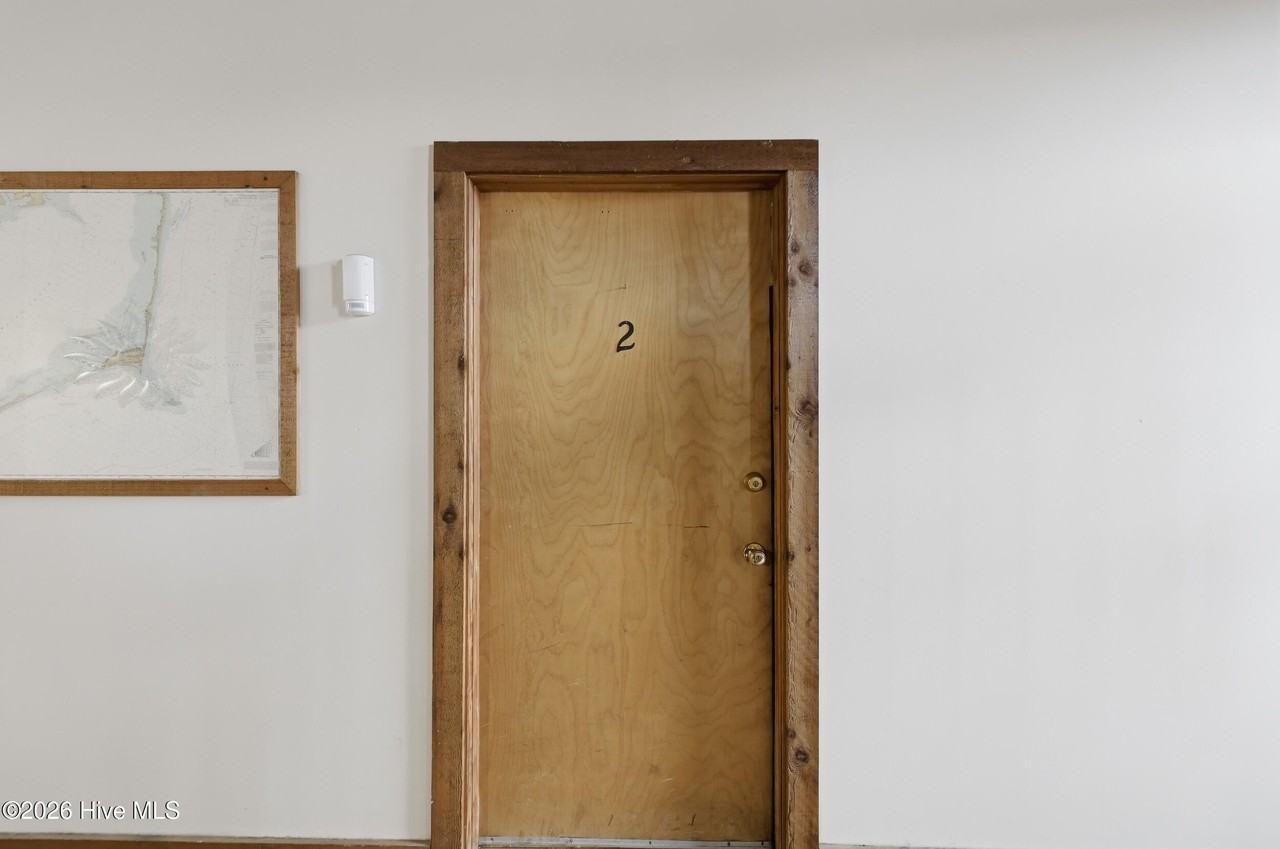 603 2 E Colonial Avenue - Photo 4 of 24