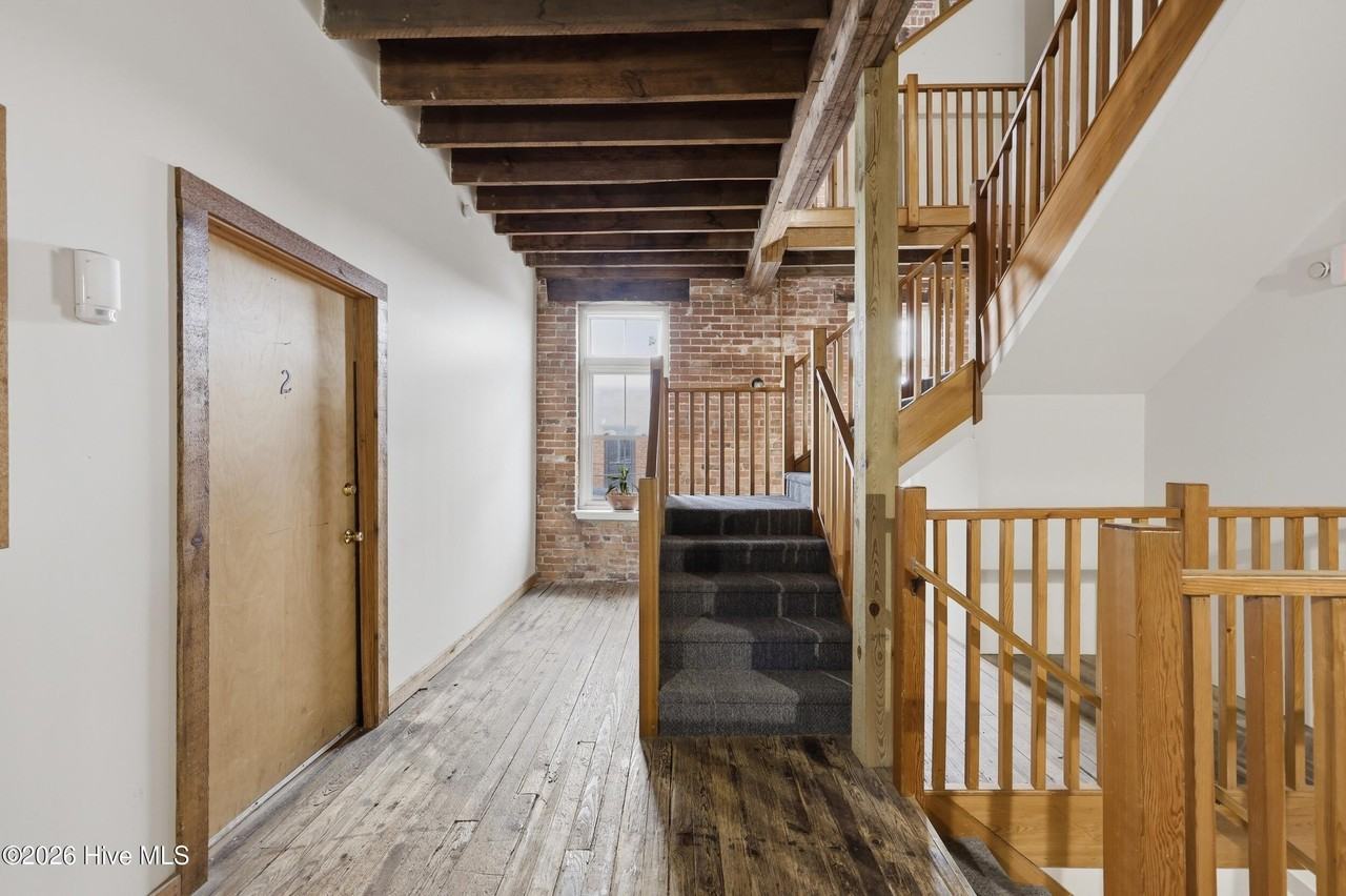 603 2 E Colonial Avenue - Photo 5 of 24