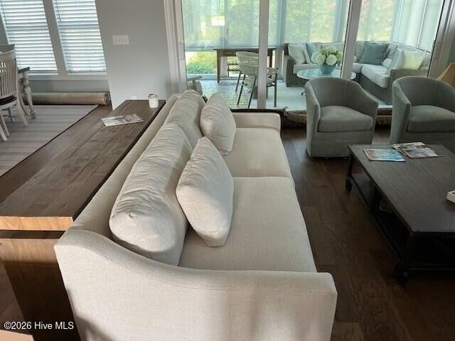 1405 Bluffton Ct - Photo 3 of 11