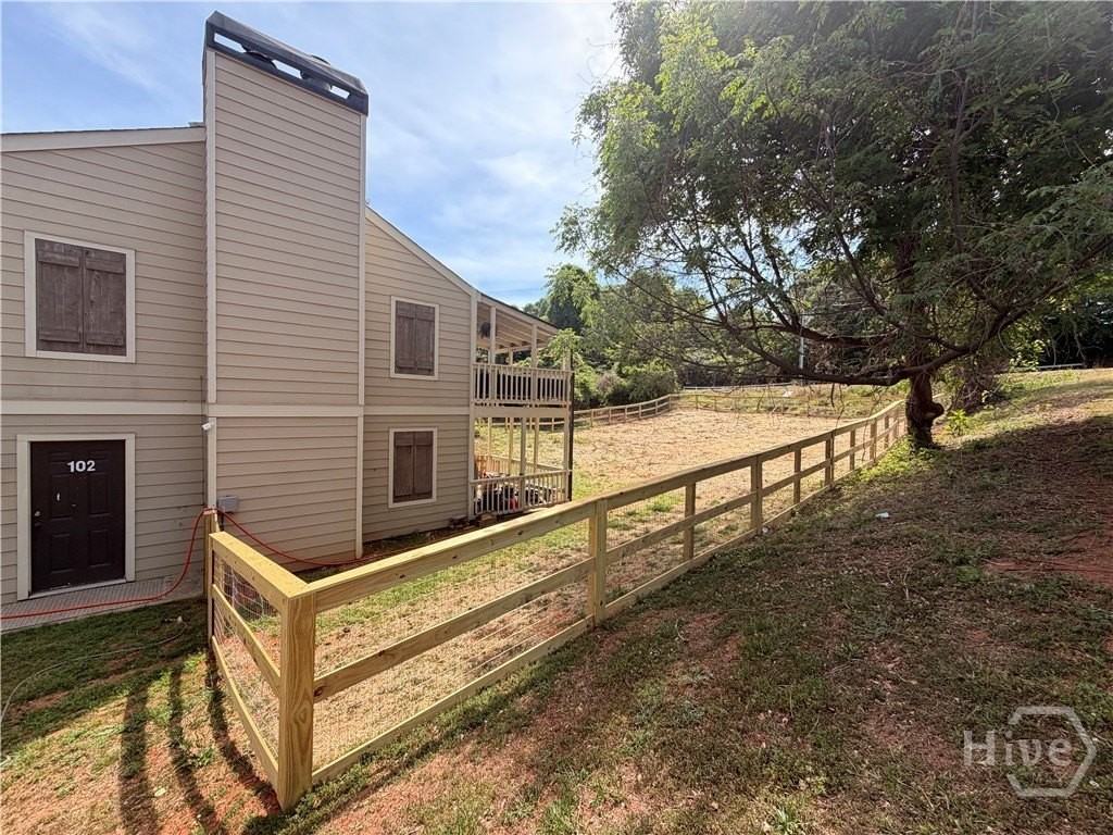 102 Welch Pl - Photo 2 of 8