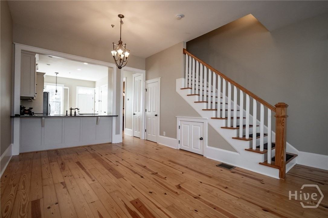 83 Charter Oak Dr - Photo 5 of 46