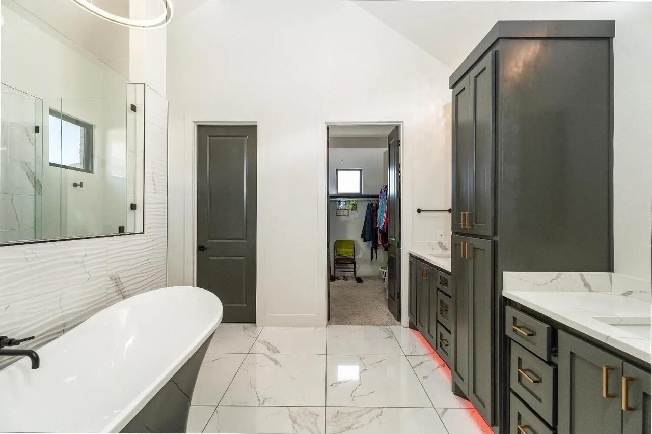 1205 Buckingham Ave - Photo 5 of 22