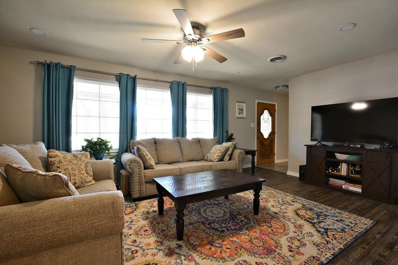 4903 17th St - Photo 4 of 25