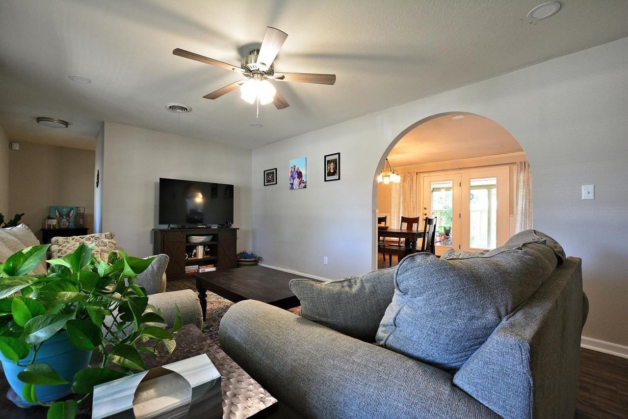 4903 17th St - Photo 7 of 25