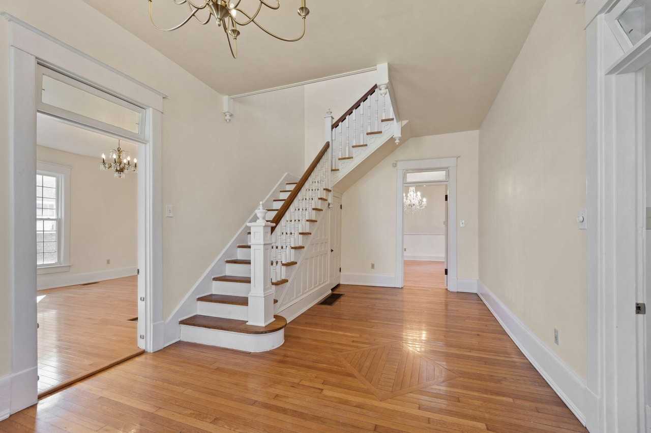 406 N Main St - Photo 7 of 50
