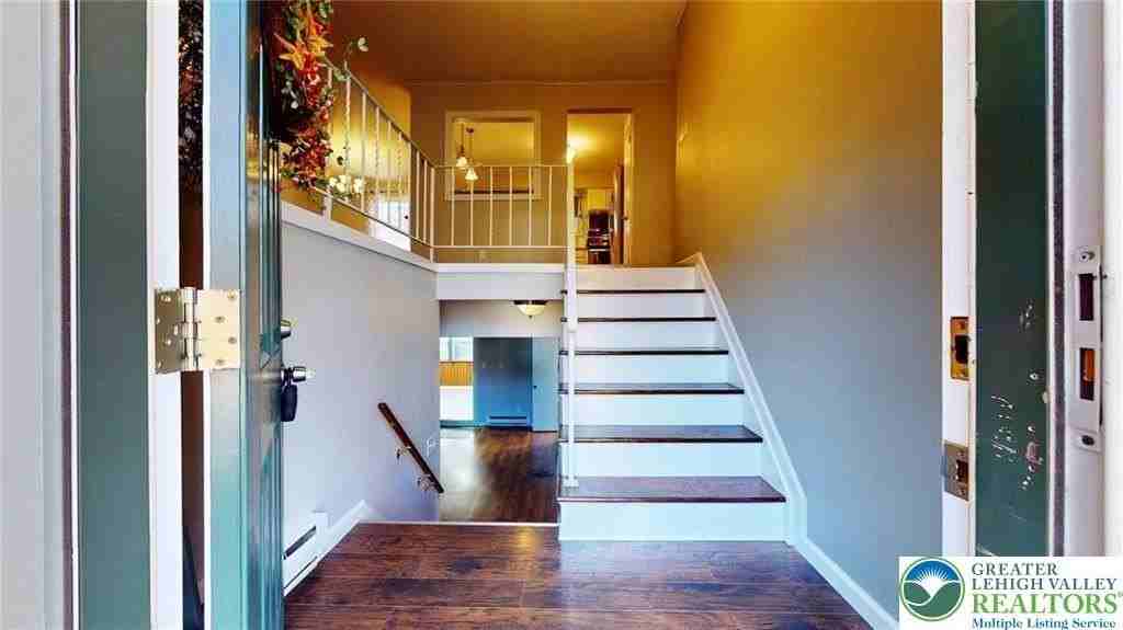 324 Wolf Dr - Photo 2 of 21