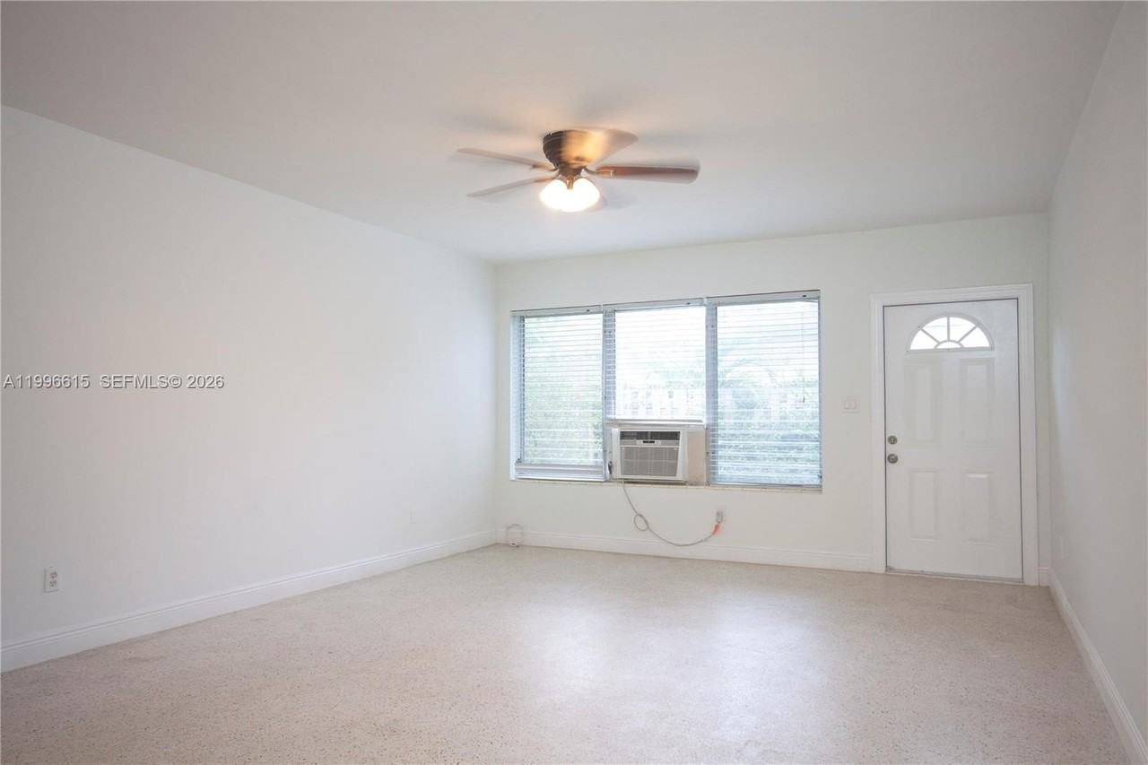 1050 92nd St #4 - Photo 5 of 16