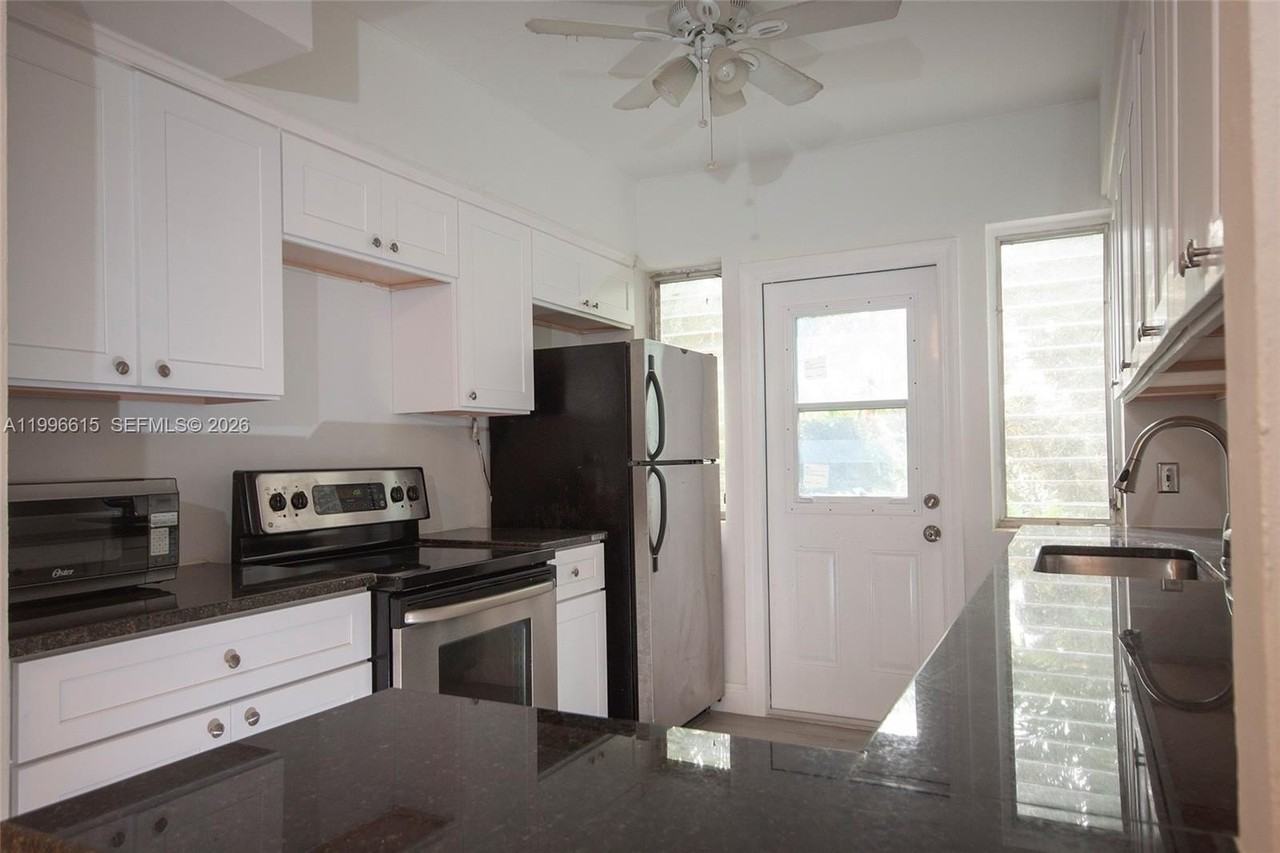 1050 92nd St #4 - Photo 6 of 16