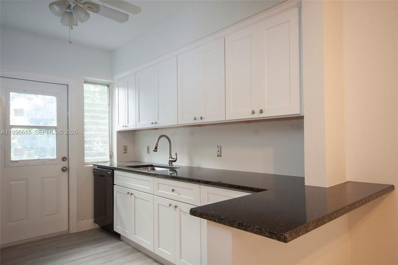 1050 92nd St #4 - Photo 7 of 16