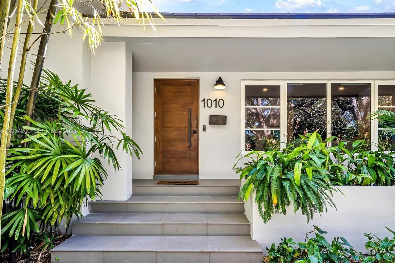 1010 Placetas Ave - Photo 2 of 50