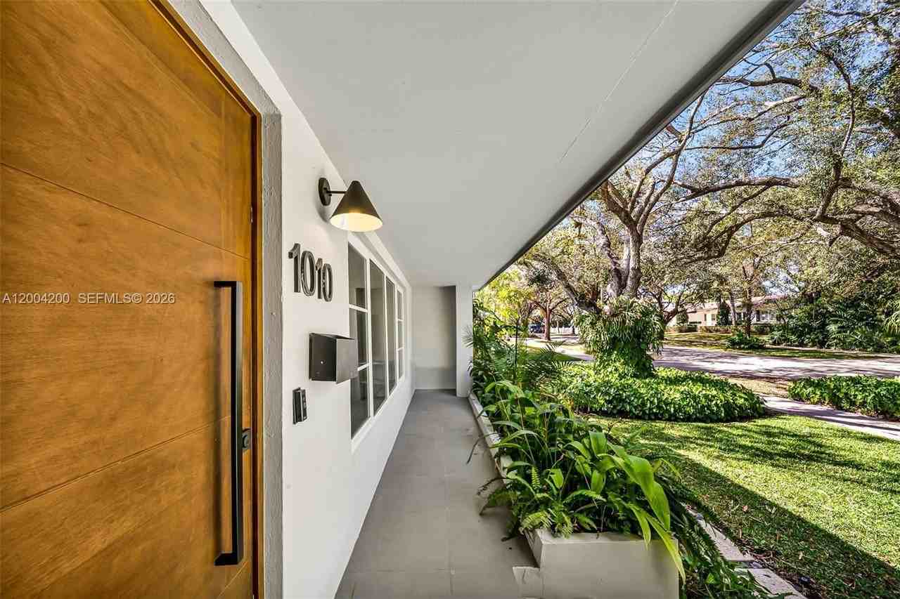 1010 Placetas Ave - Photo 3 of 50