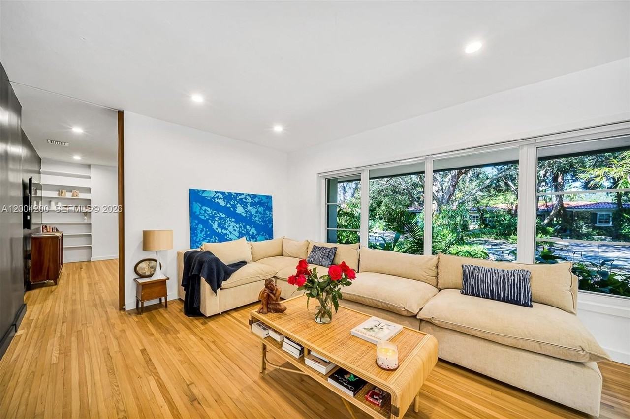 1010 Placetas Ave - Photo 5 of 50