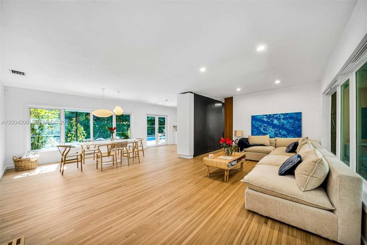 1010 Placetas Ave - Photo 6 of 50