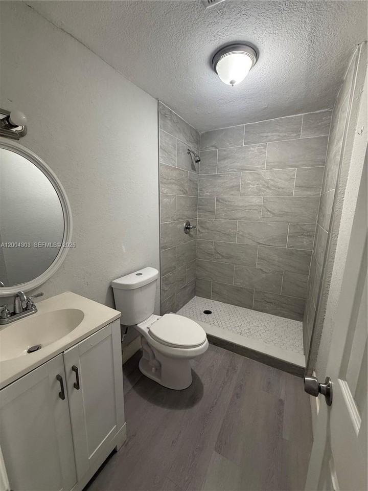 21002 Nw 39th Ave - Photo 6 of 12