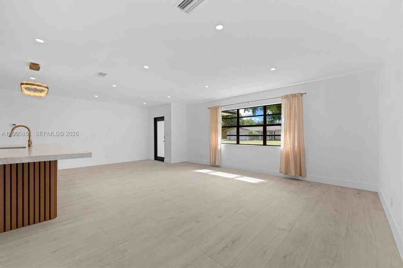 401 Sw 63rd Ter - Photo 6 of 42