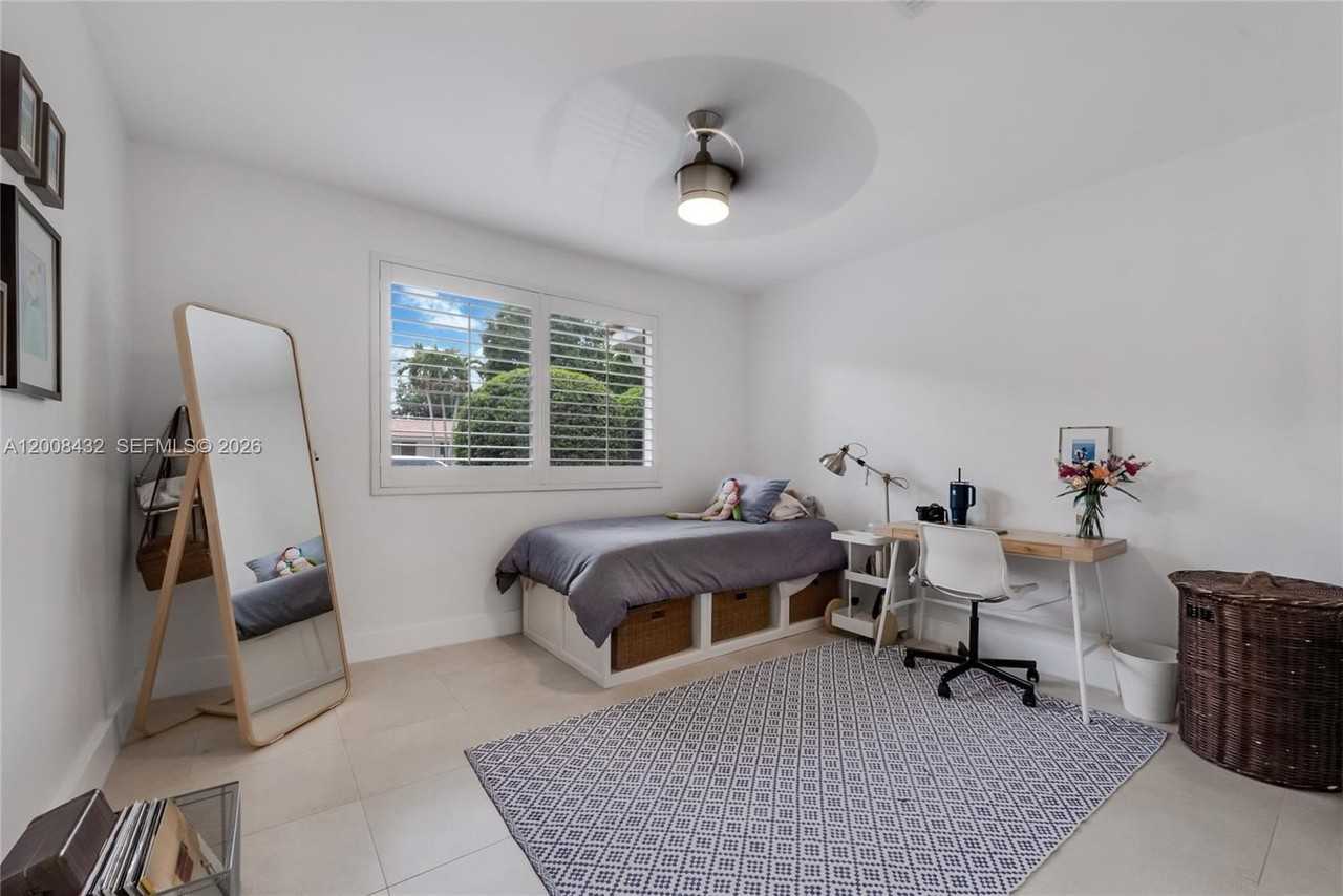 5715 Sw 56th Ter #0 - Photo 7 of 27