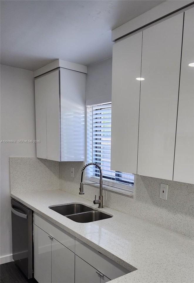 8701 Sw 36th St - Photo 2 of 9