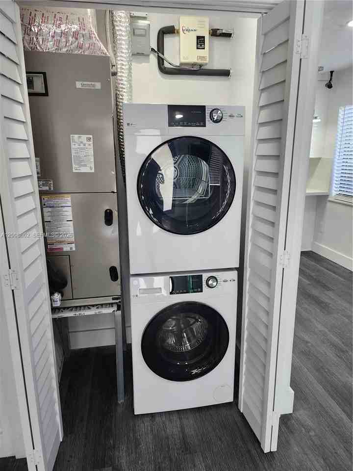 8701 Sw 36th St - Photo 3 of 9