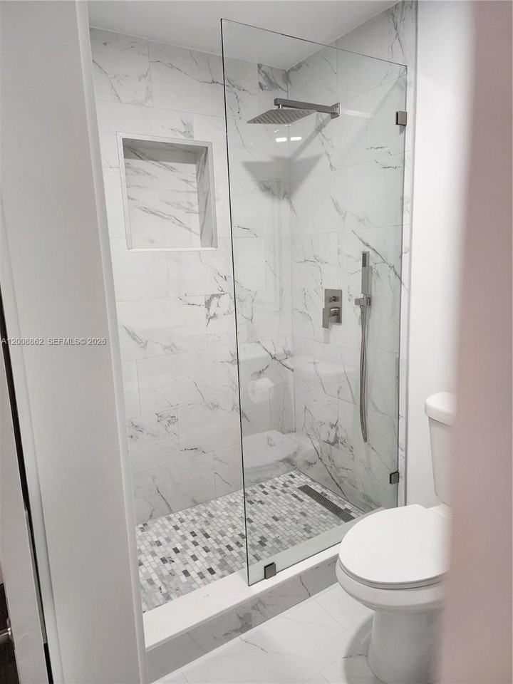 8701 Sw 36th St - Photo 4 of 9