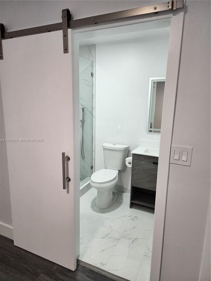 8701 Sw 36th St - Photo 6 of 9