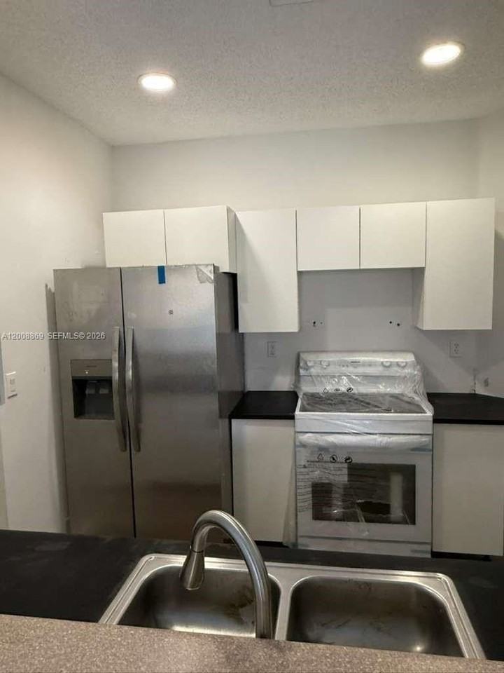 2311 Ne 42nd Cir #1 - Photo 7 of 18