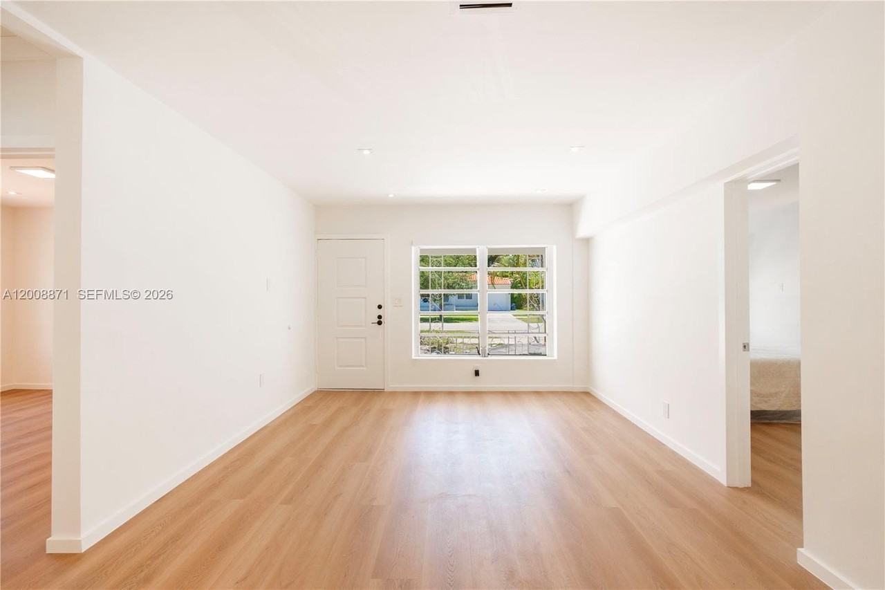 3021 Coconut Grove Dr #3021 - Photo 2 of 31