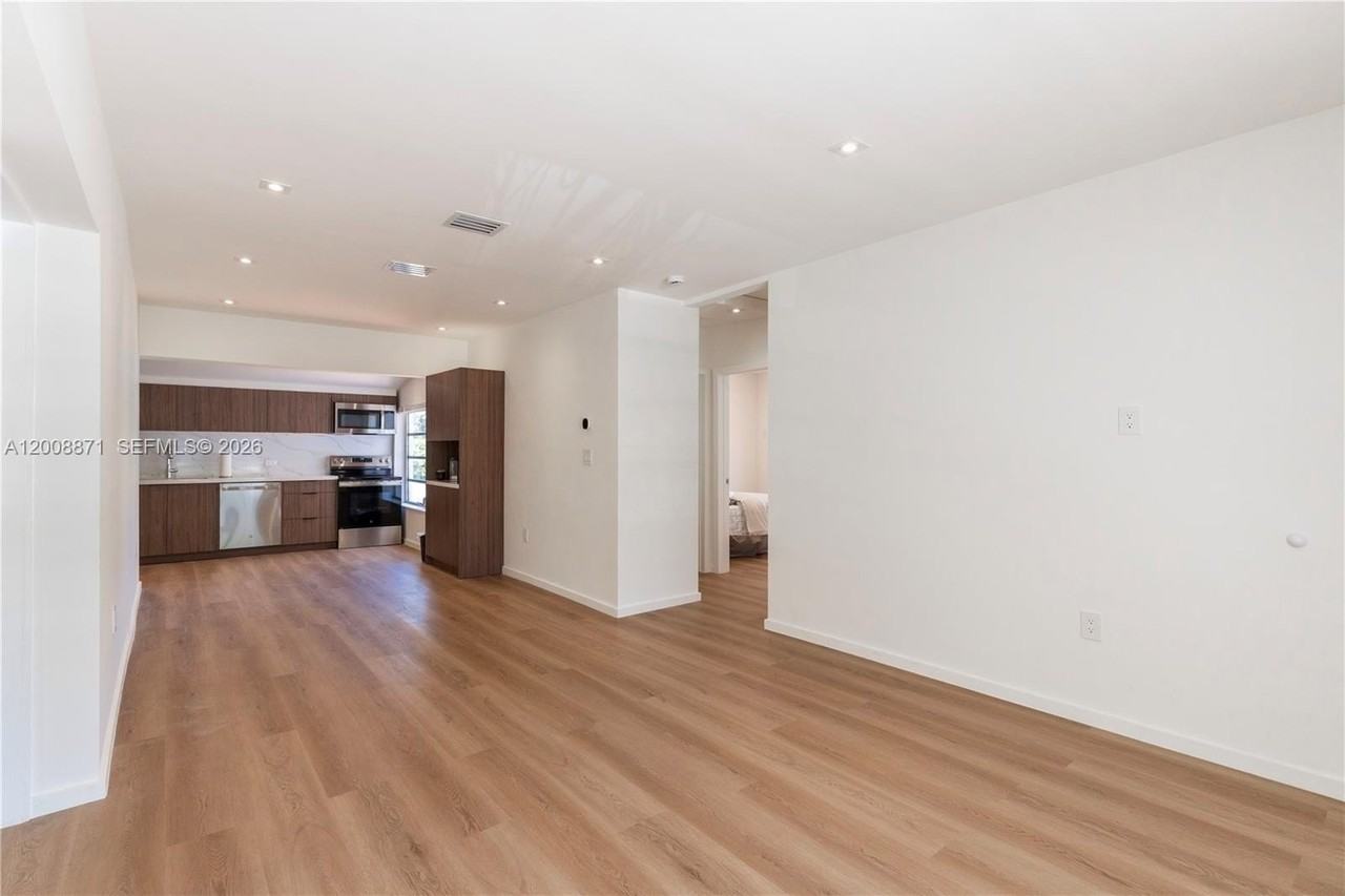 3021 Coconut Grove Dr #3021 - Photo 3 of 31