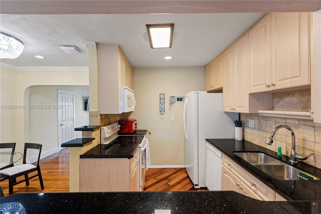 1422 Wiley St - Photo 7 of 9