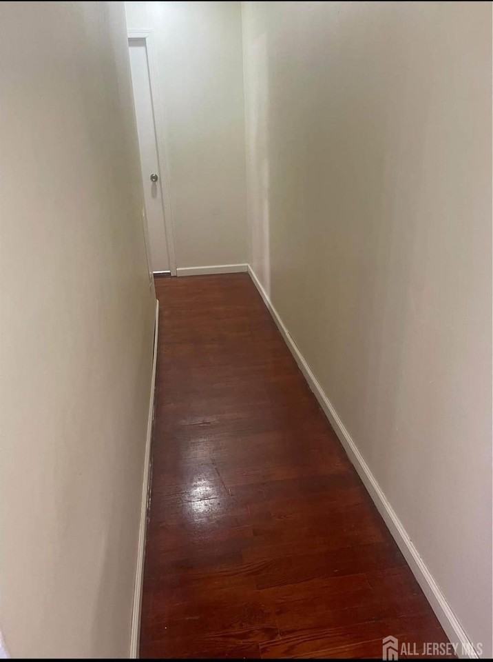 254 College Dr - Photo 3 of 6