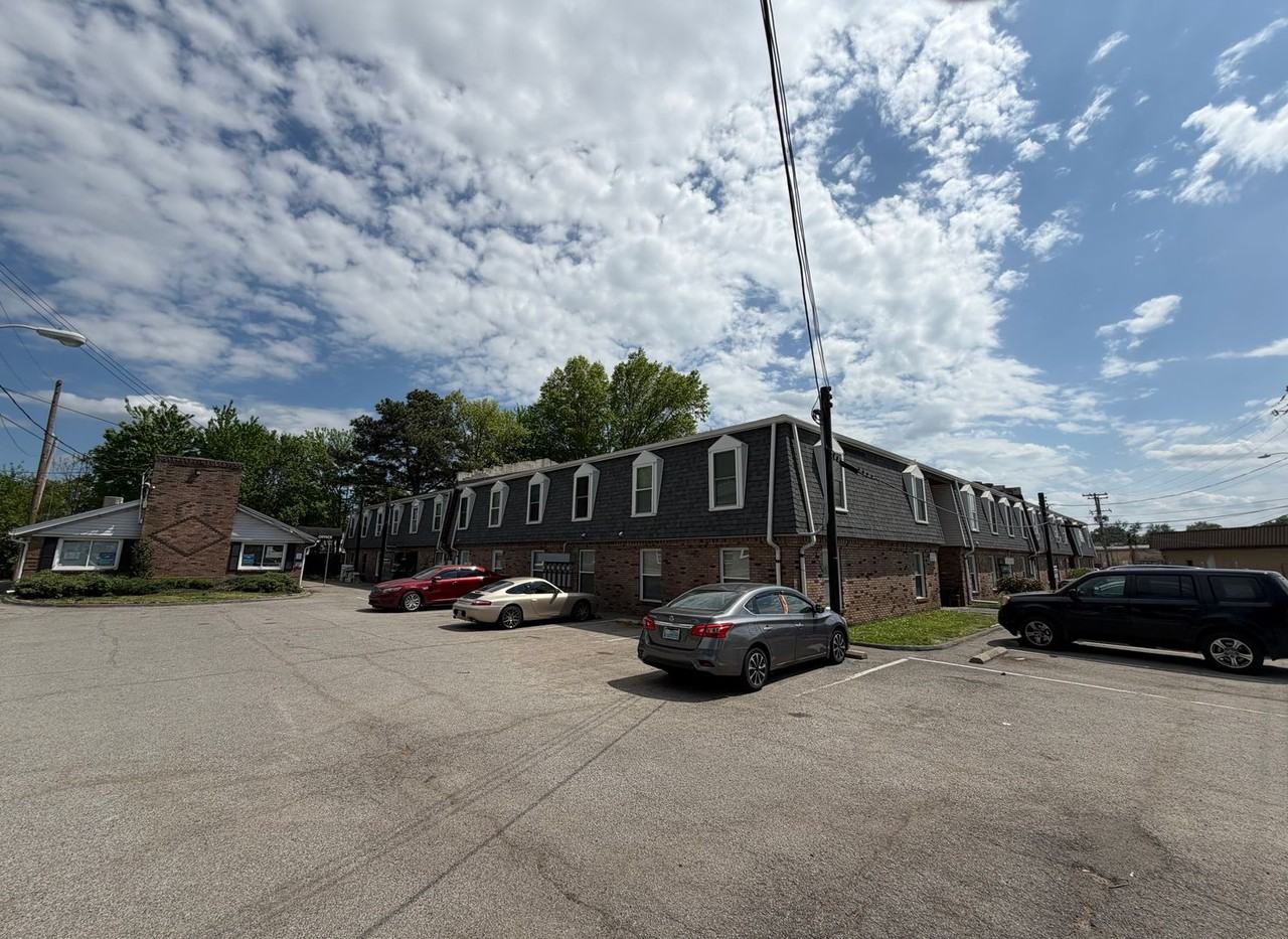 421 Poplar Level Ct #302 - Photo 2 of 9