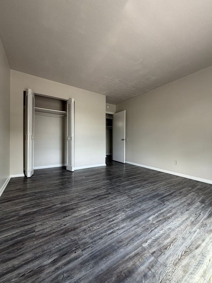 421 Poplar Level Ct #302 - Photo 7 of 9